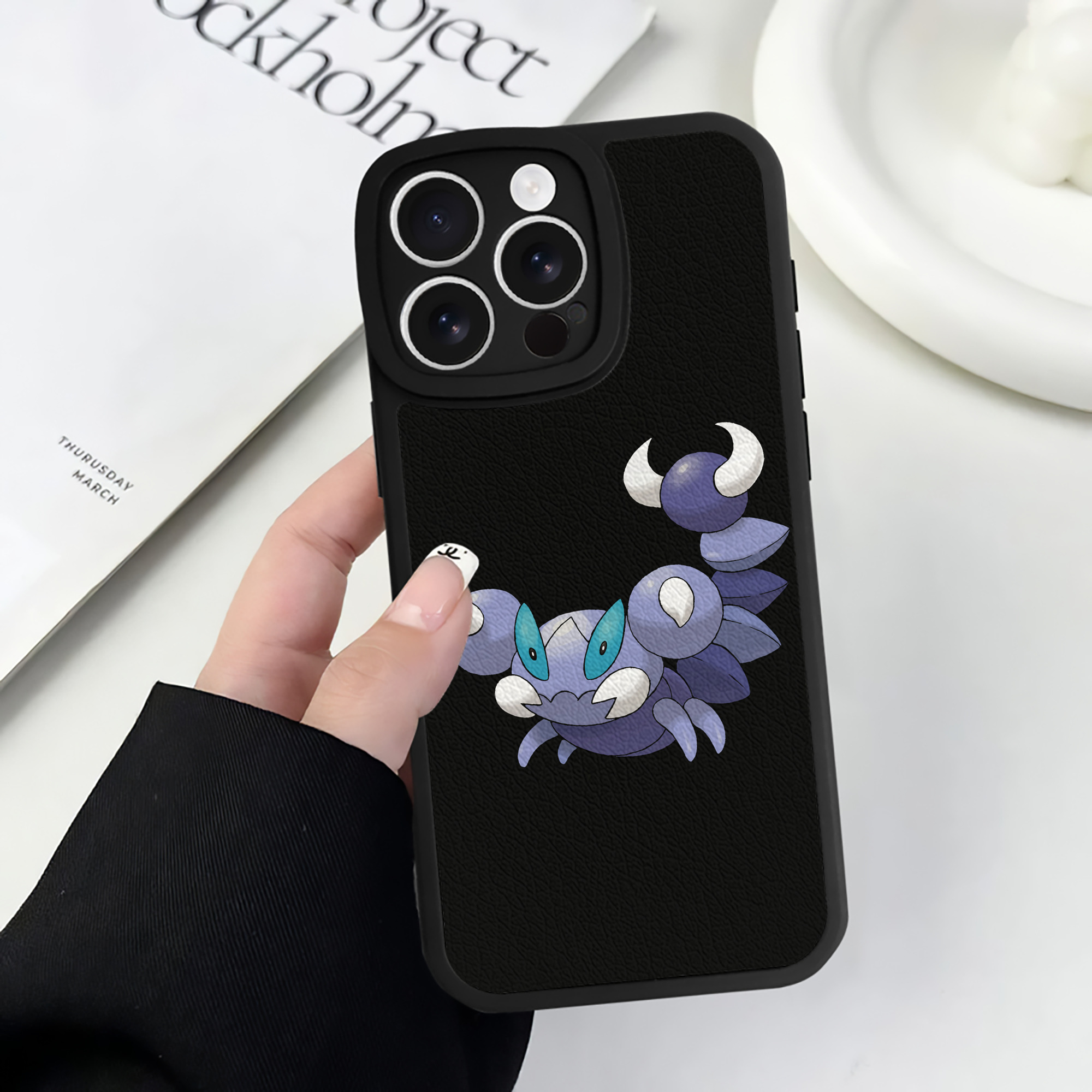 （画像用） ポケットモンスター Pokémon 【iPhone 16シリーズ対応】シリコンスマホケース（レザー調） 材質：シリコン